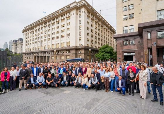 Intendentes de todo el país reclaman ante Milei y Caputo por el ajuste y el abandono de rutas