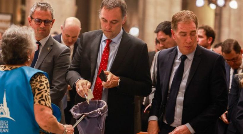 Escándalo Adorni: Denuncian pagos de USD 65 mil en negro para la compra del departamento en Caballito