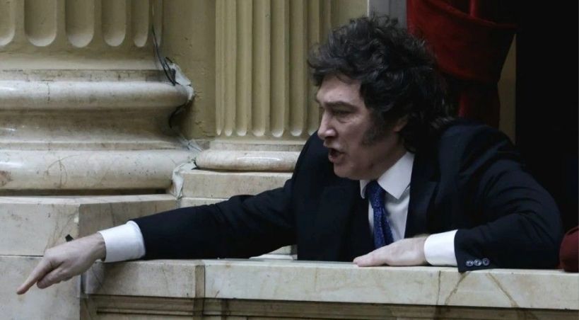 Milei perdió los estribos en el Congreso y atacó a los periodistas para defender a Adorni