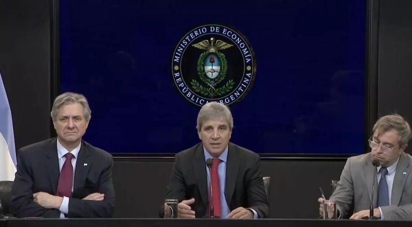 Caputo asegura el pago de deuda a costa de más ajuste en discapacidad, universidades y privatizaciones 