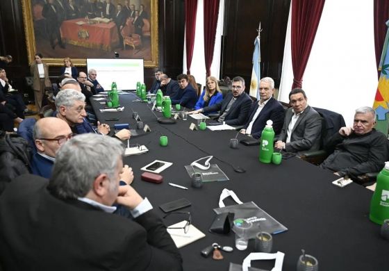 Kicillof articula medidas con Intendentes para frenar el endeudamiento familiar y pyme