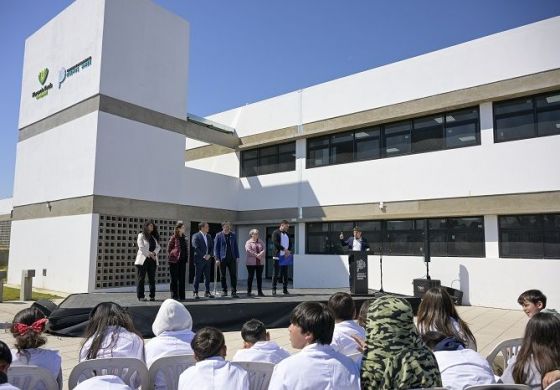 Kicillof inauguró un polo educativo y un centro de salud en Florencio Varela: &ldquo;Sin inversión pública solo hay abandono&rdquo;