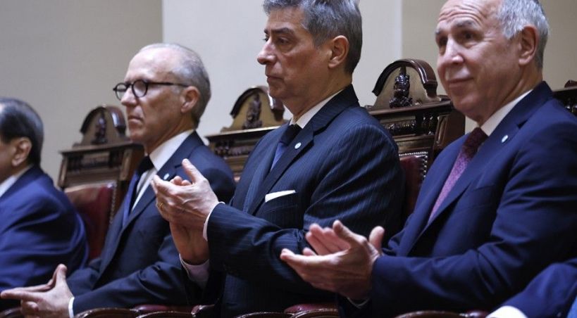 Un fallo de la Corte habilitó la venta de tierras sin límite a extranjeros que el Congreso le había rechazado a Milei